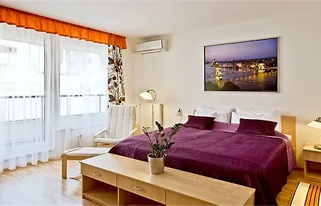 Corvin Lux Aparthotel 4*