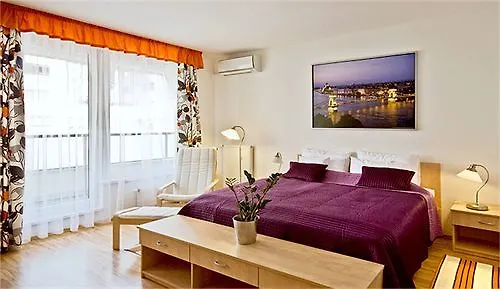Corvin Lux Lägenhetshotell 4*
