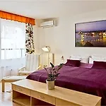 Corvin Lux Aparthotel 4*