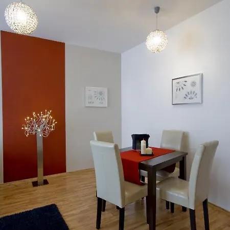 מלון דירות Corvin Lux 4*